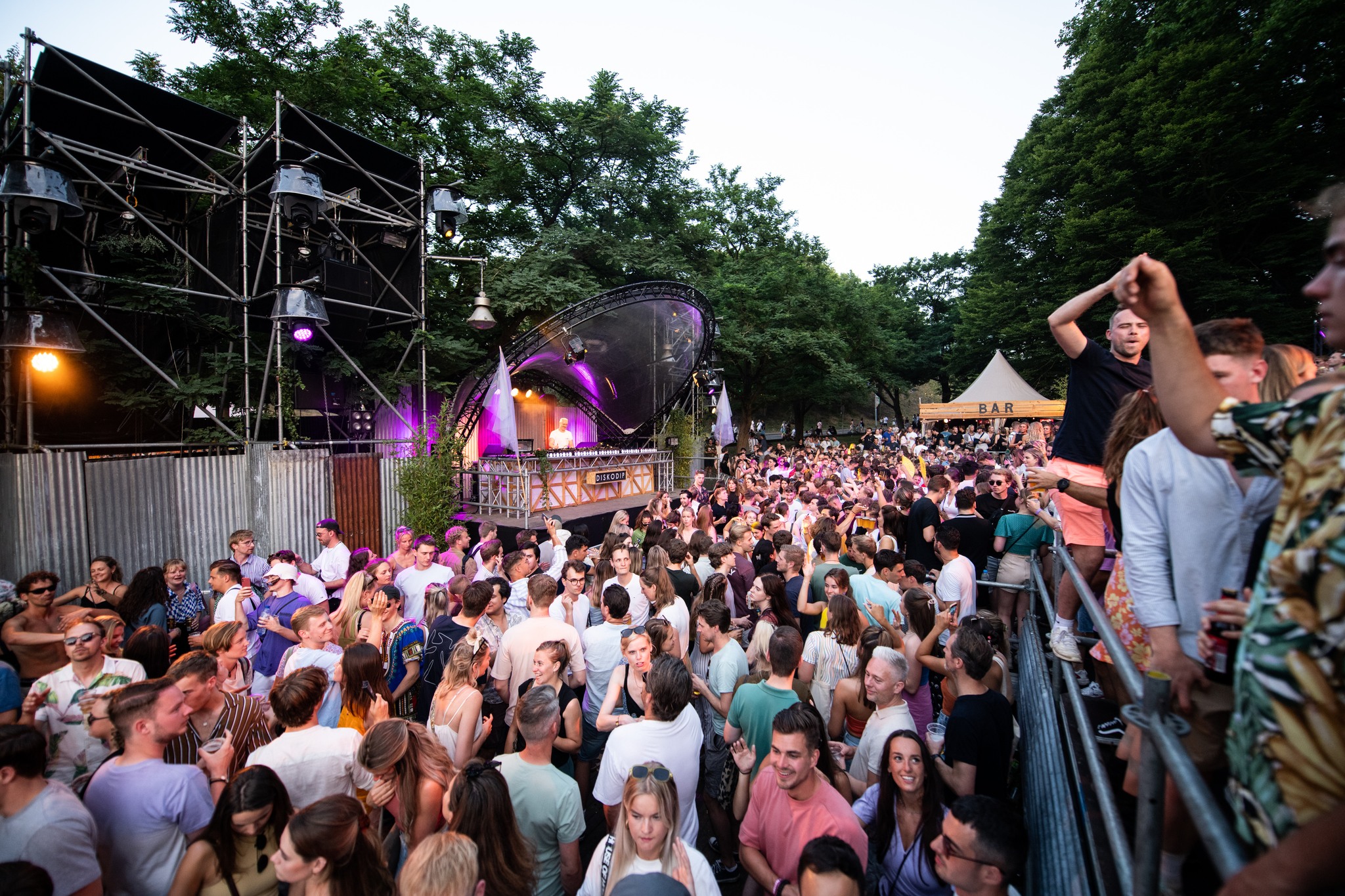 Dj kap huren, LEAF24