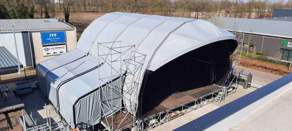 Groot concertpodium huren, rond