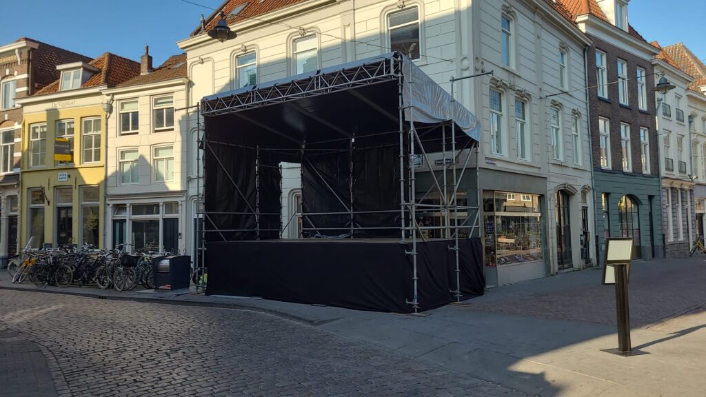 Klein podium huren