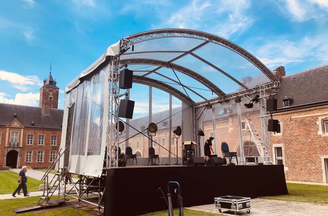 Transparant concertpodium huren